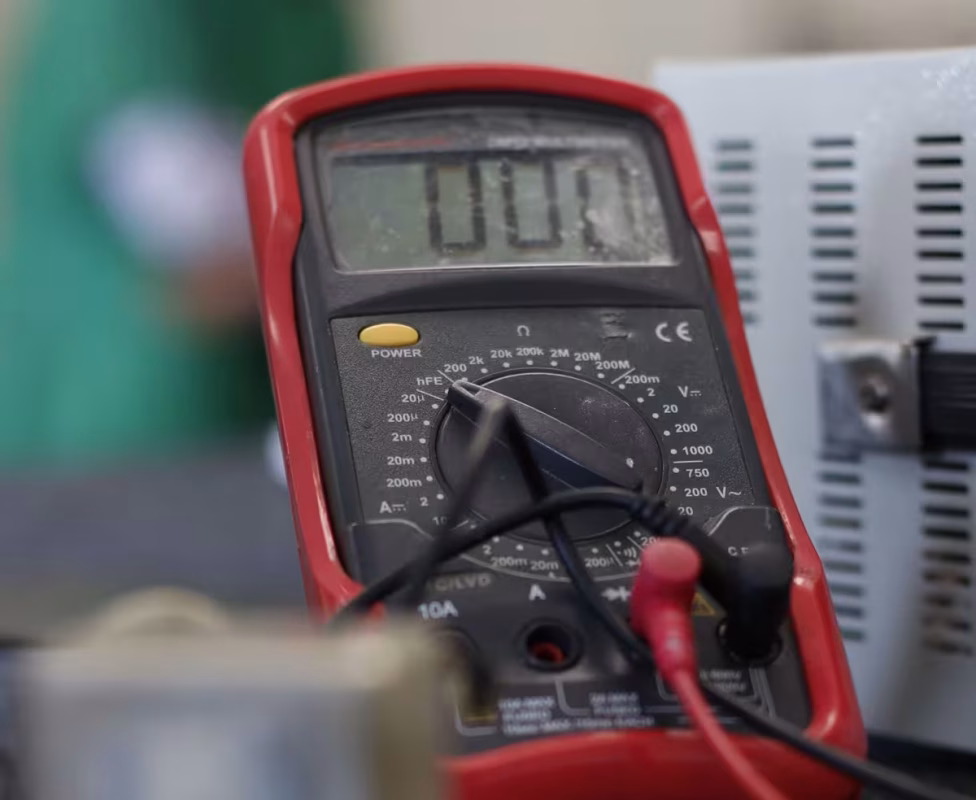 Testing a faulty main control oven thermostat